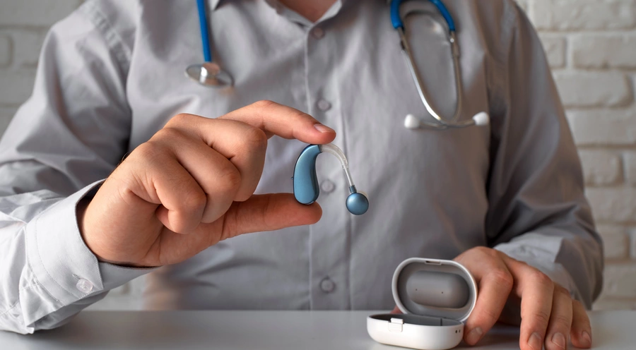 مراقبت از سمعکهای هوشمند گوش | نگهداری سمعک هوشمند چگونه است؟